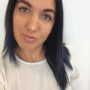 Meet your Posher, Cassandra